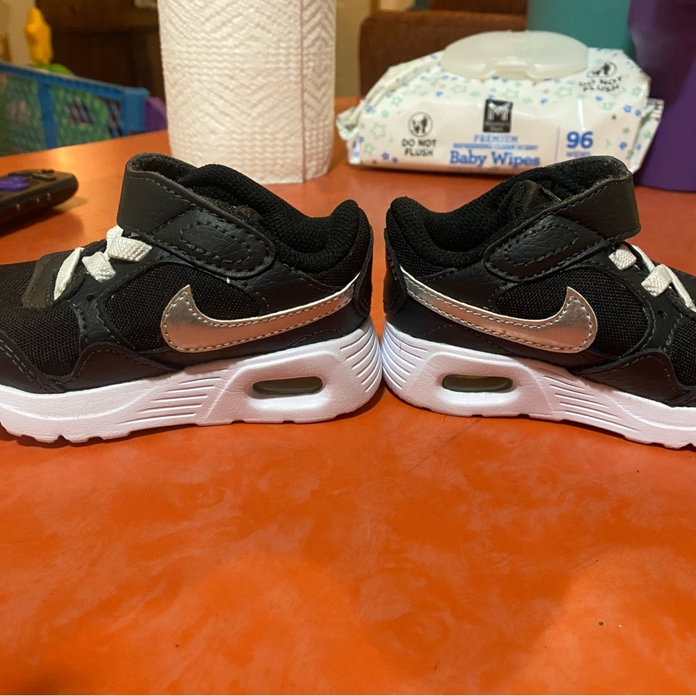 Nike Kids Black Sneakers - Picture 3 of 13